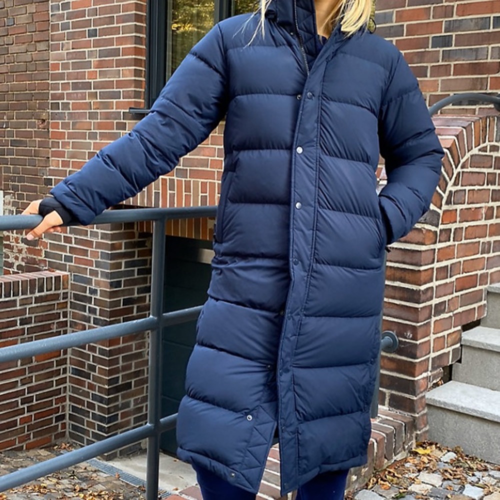 Aritzia Superpuff Long navy blue coat